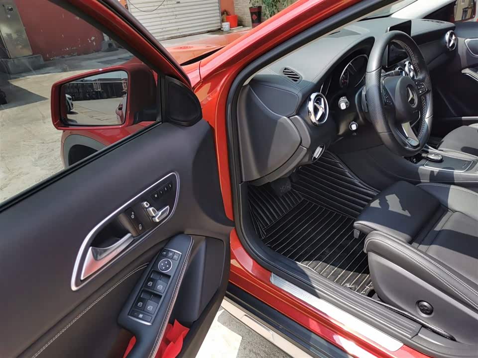Mercedes-Benz GLA Mercedes-Benz GLA