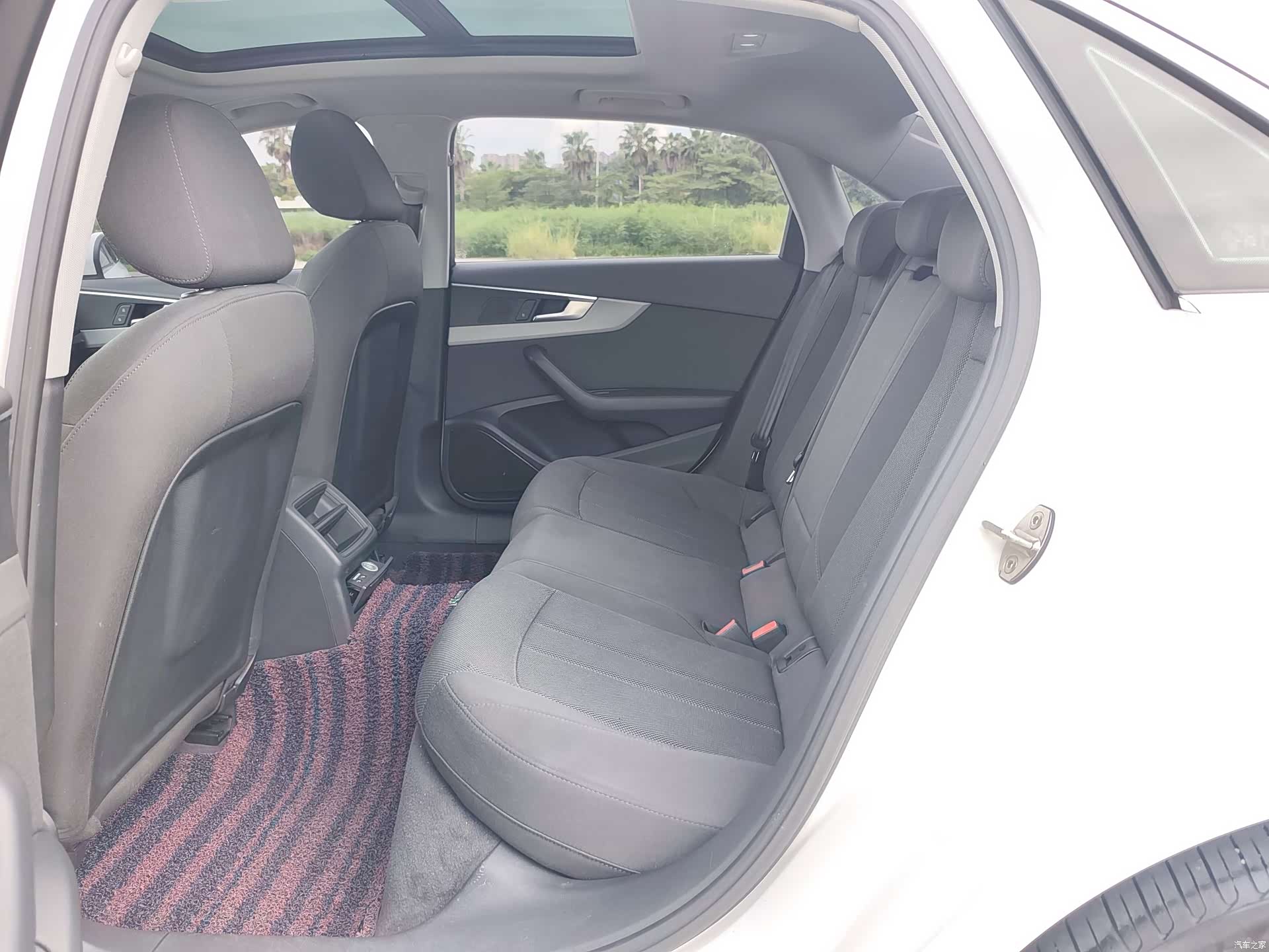 Audi A4L, 2019 15
