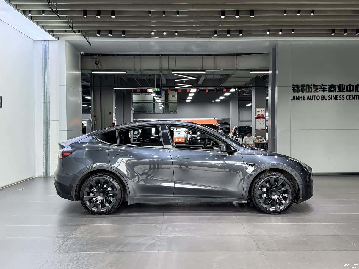Tesla Model Y, 2024 10
