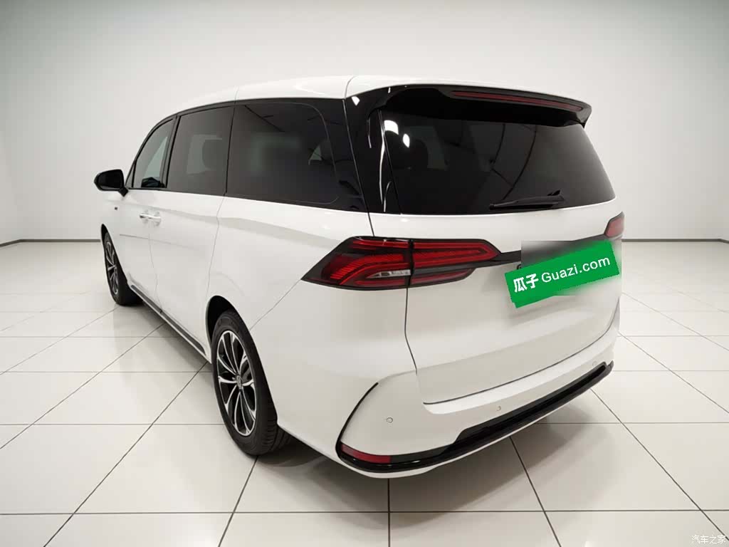 Roewe iMAX8, 2022 10