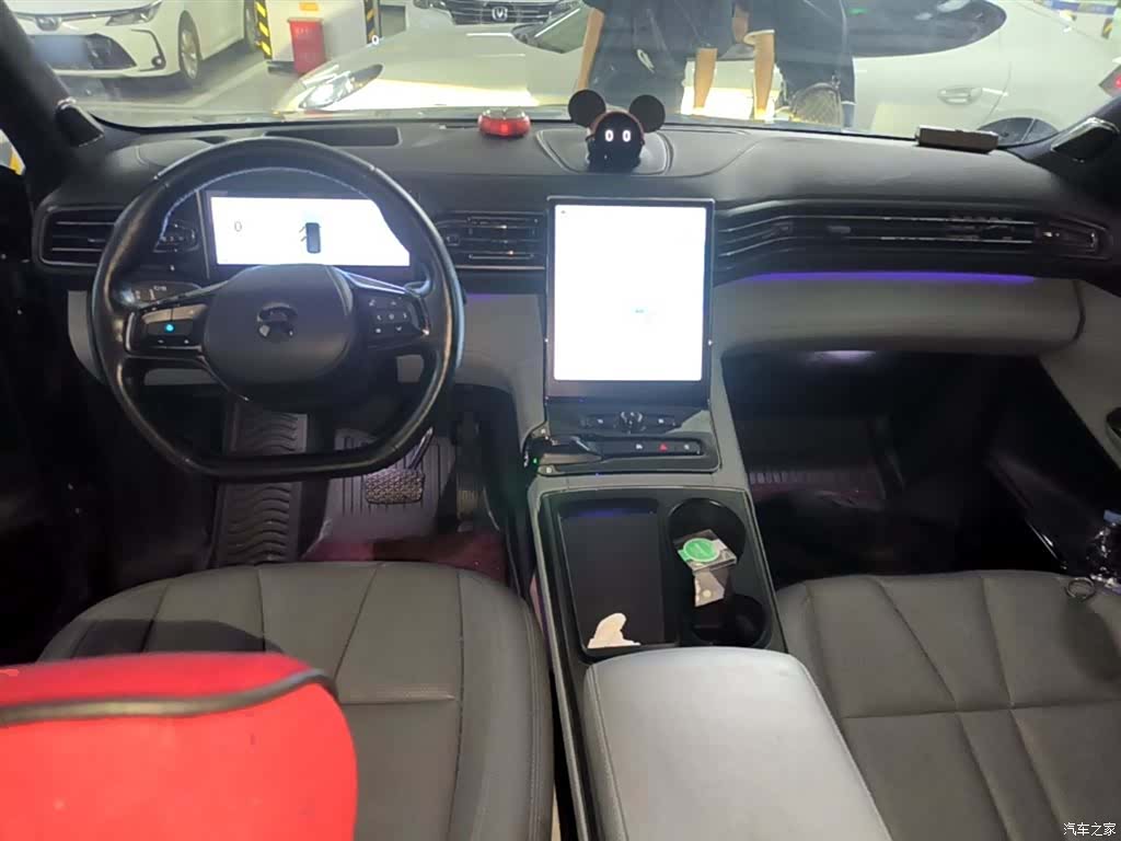 NIO ES8, 2021 10