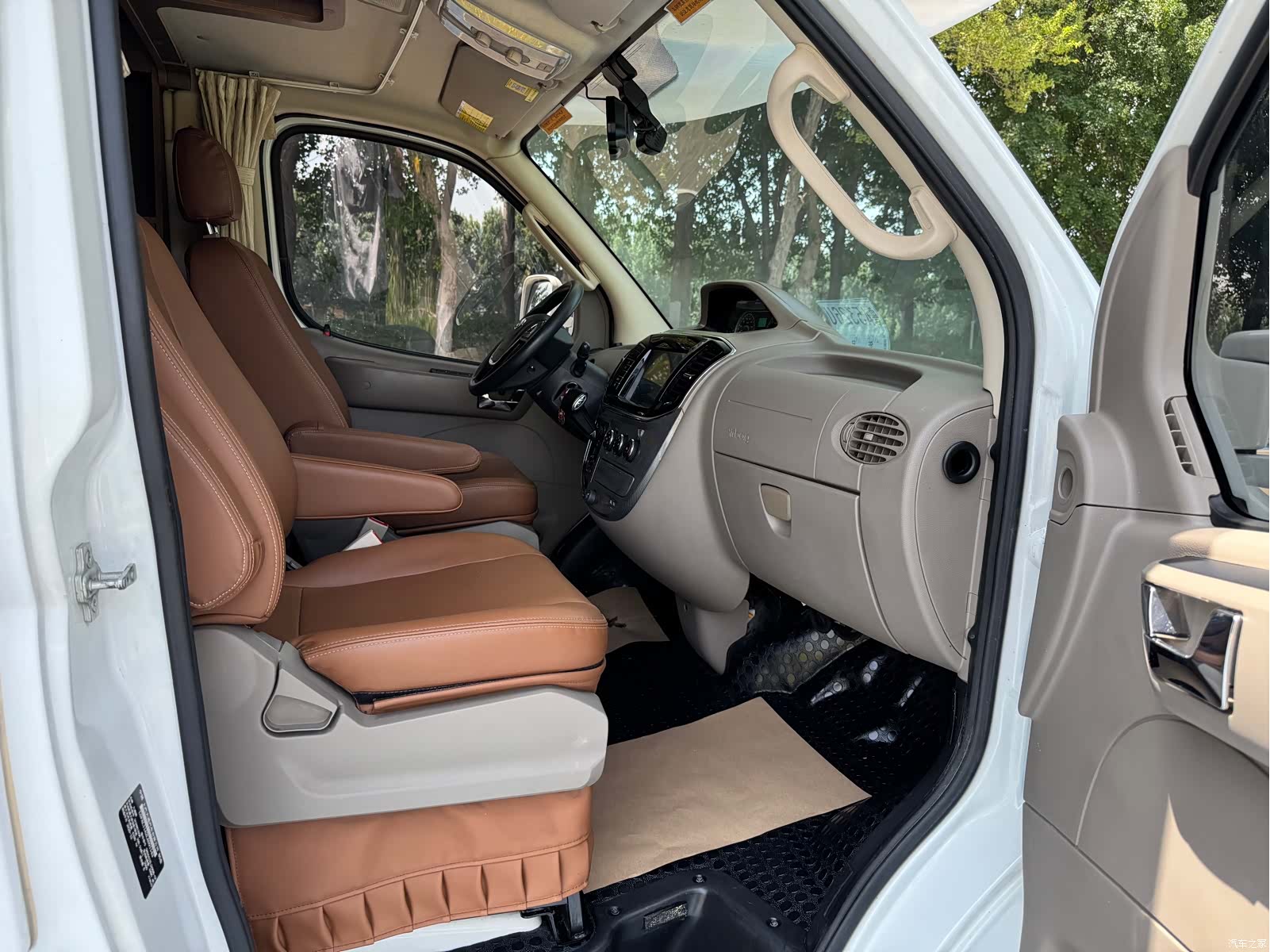 Maxus V80, 2021 9