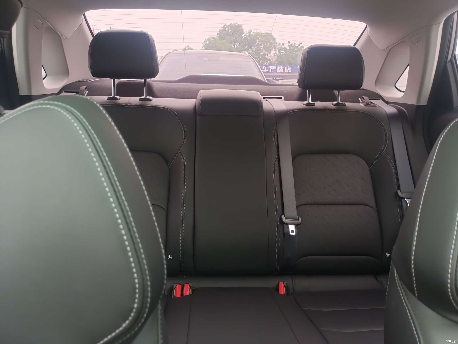 Geely Emgrand, 2023 13