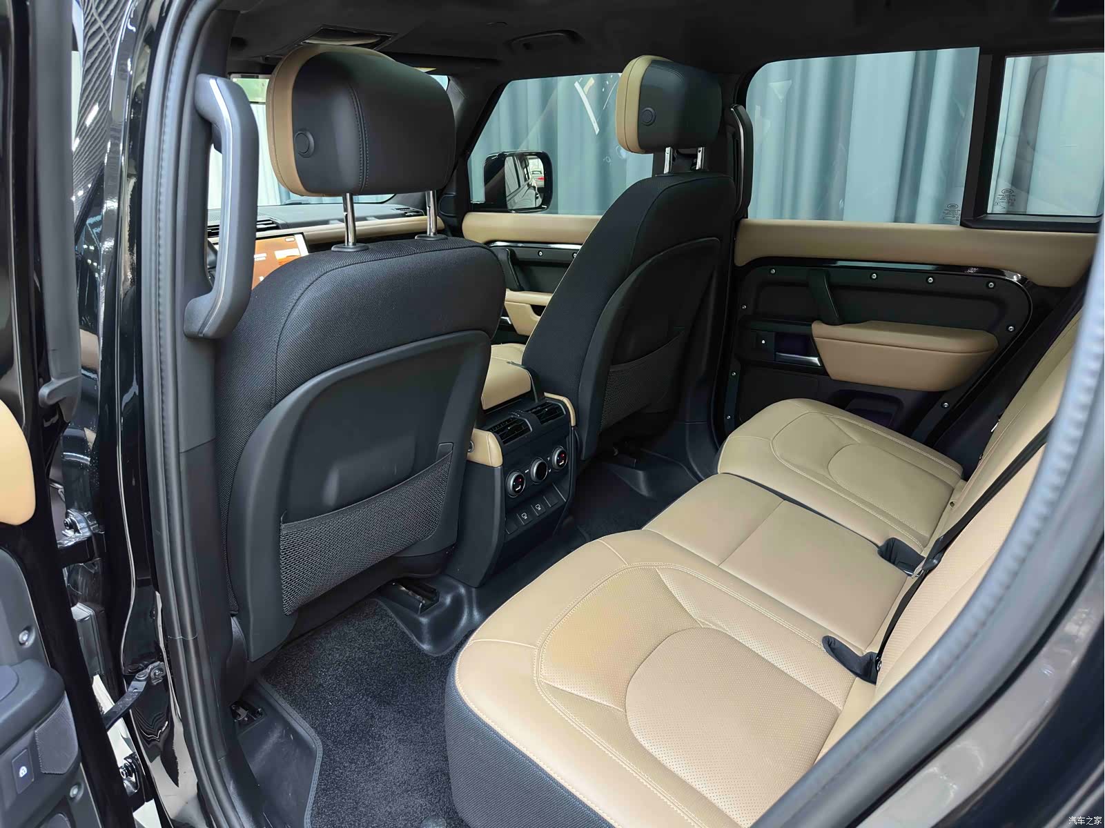 Land Rover Defender, 2025 9