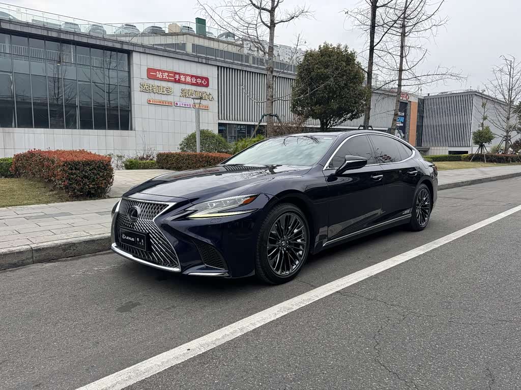Lexus LS