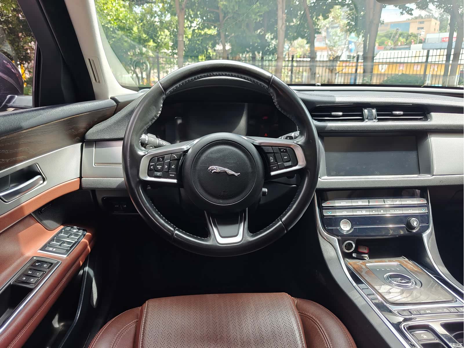 Land Rover XFL, 2019 11