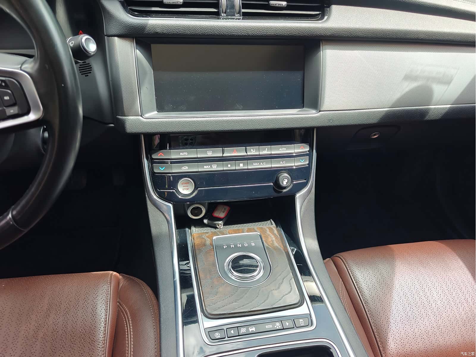 Land Rover XFL, 2019 13