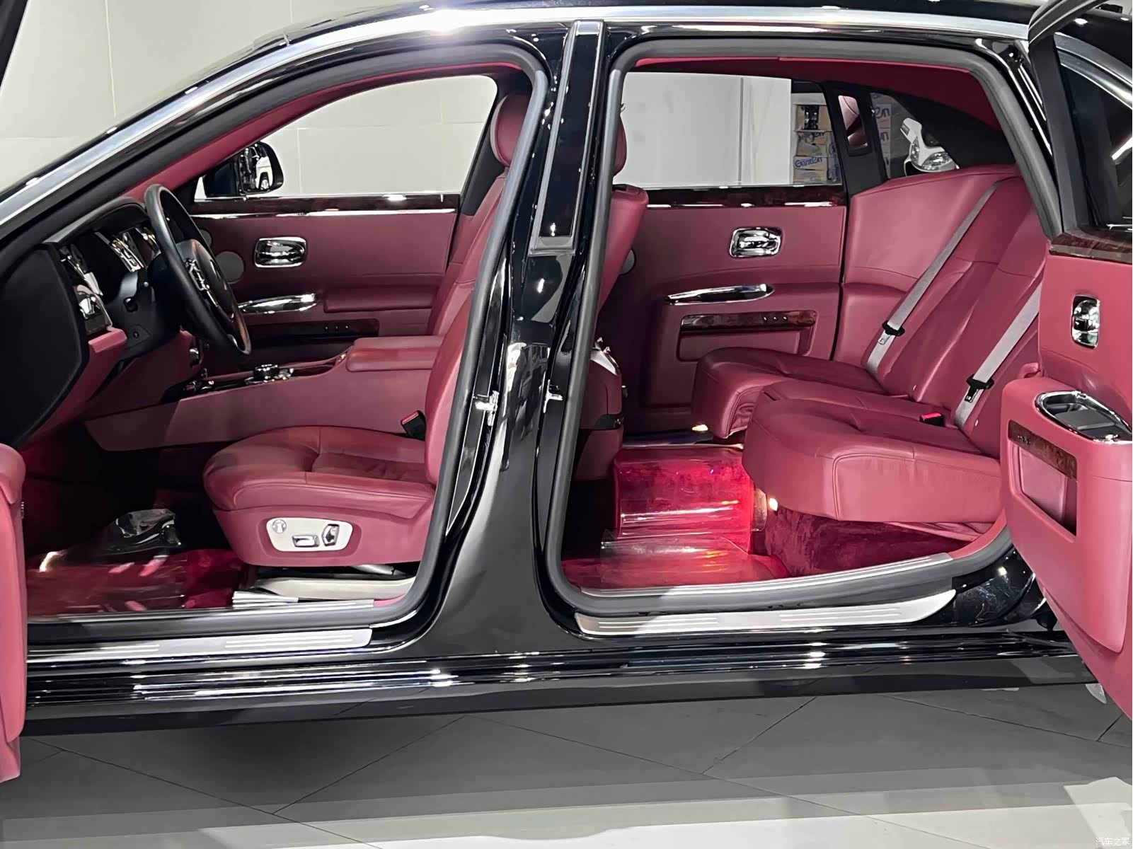 Rolls-Royce Ghost, 2014 10