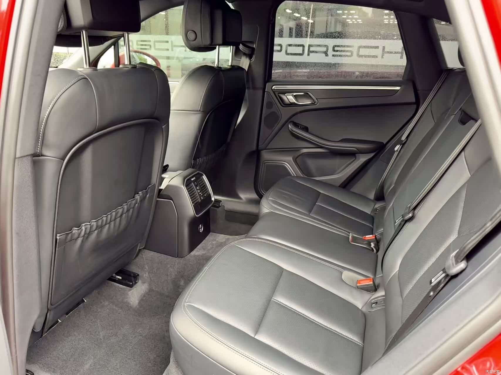 Porsche Macan, 2024 7
