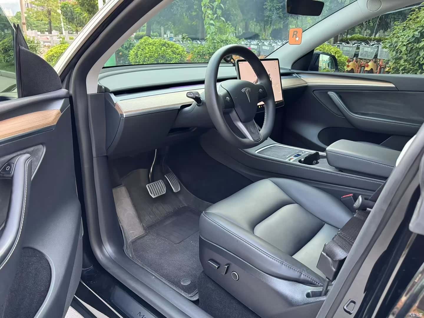 Tesla Model Y, 2022 3