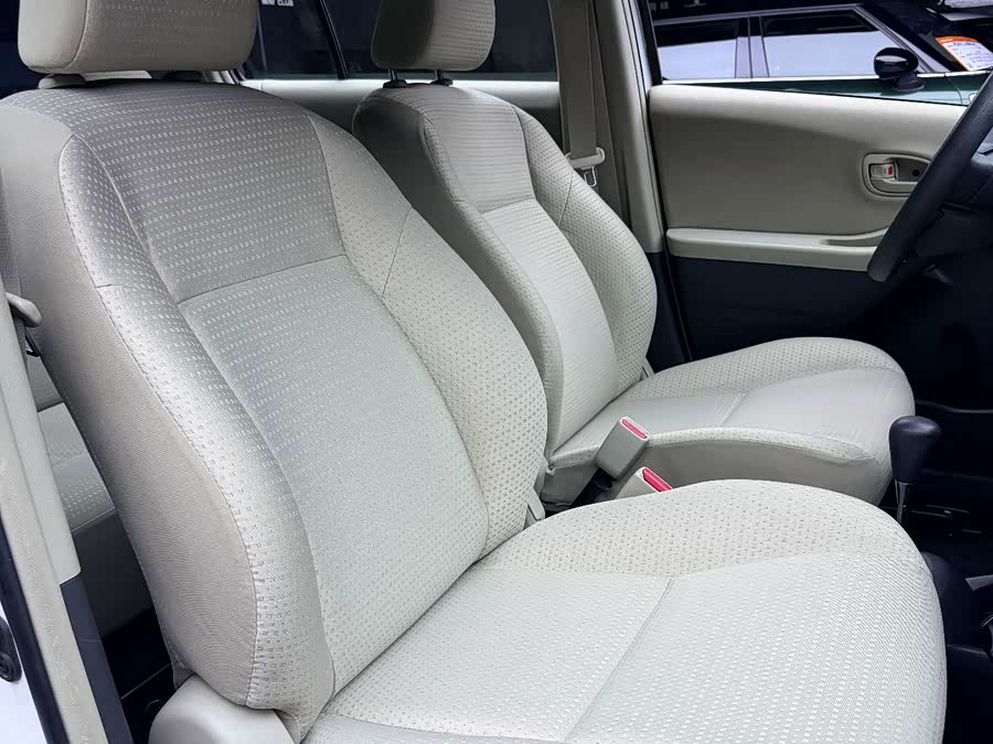 Toyota YARiS 2011, фото 12