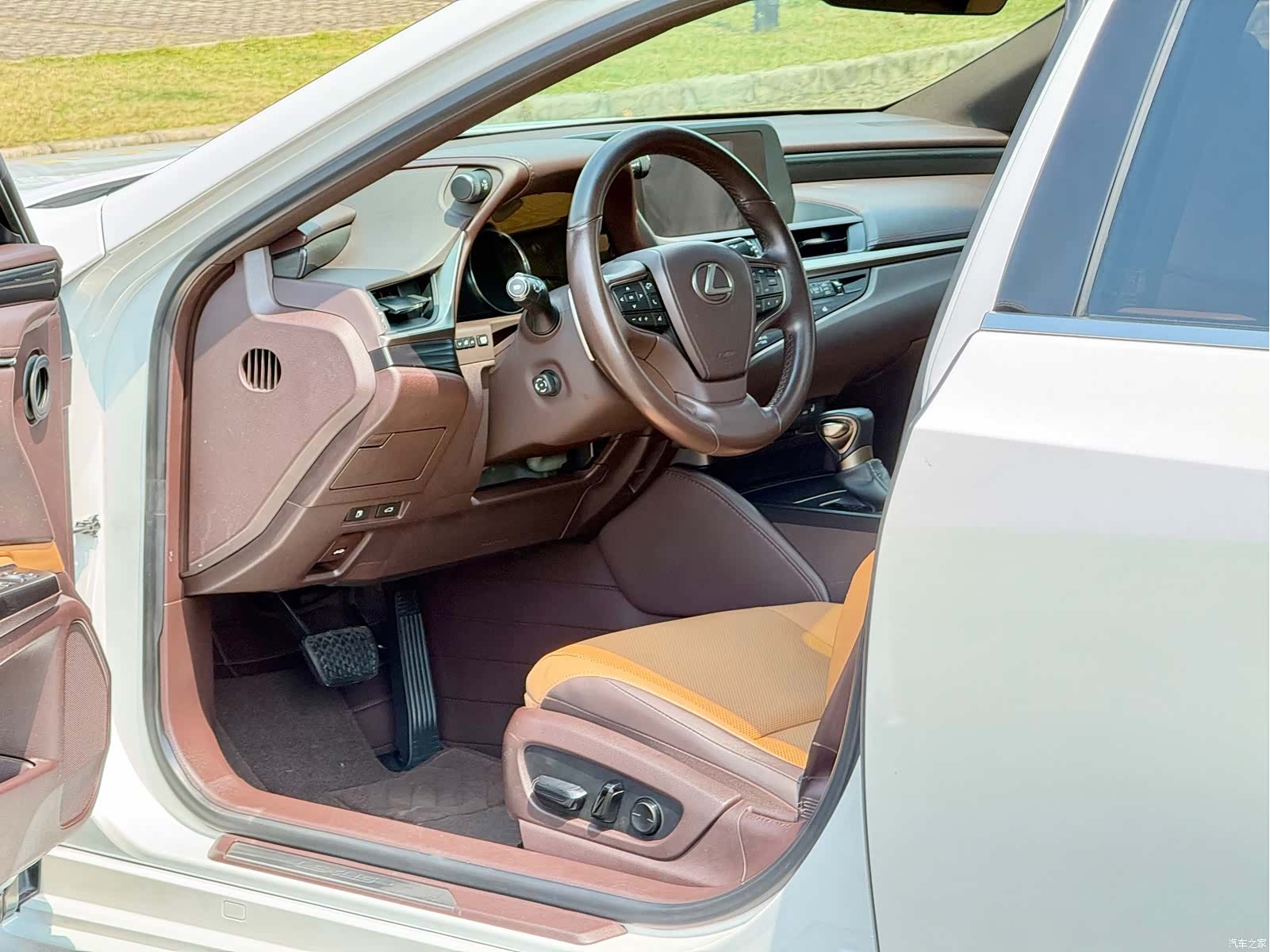 Lexus ES, 2018 13