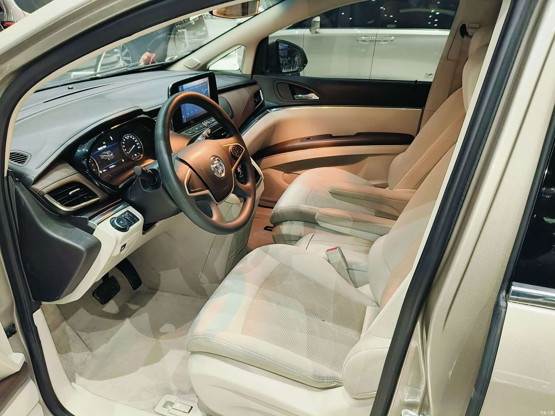 Buick GL8, 2022 9