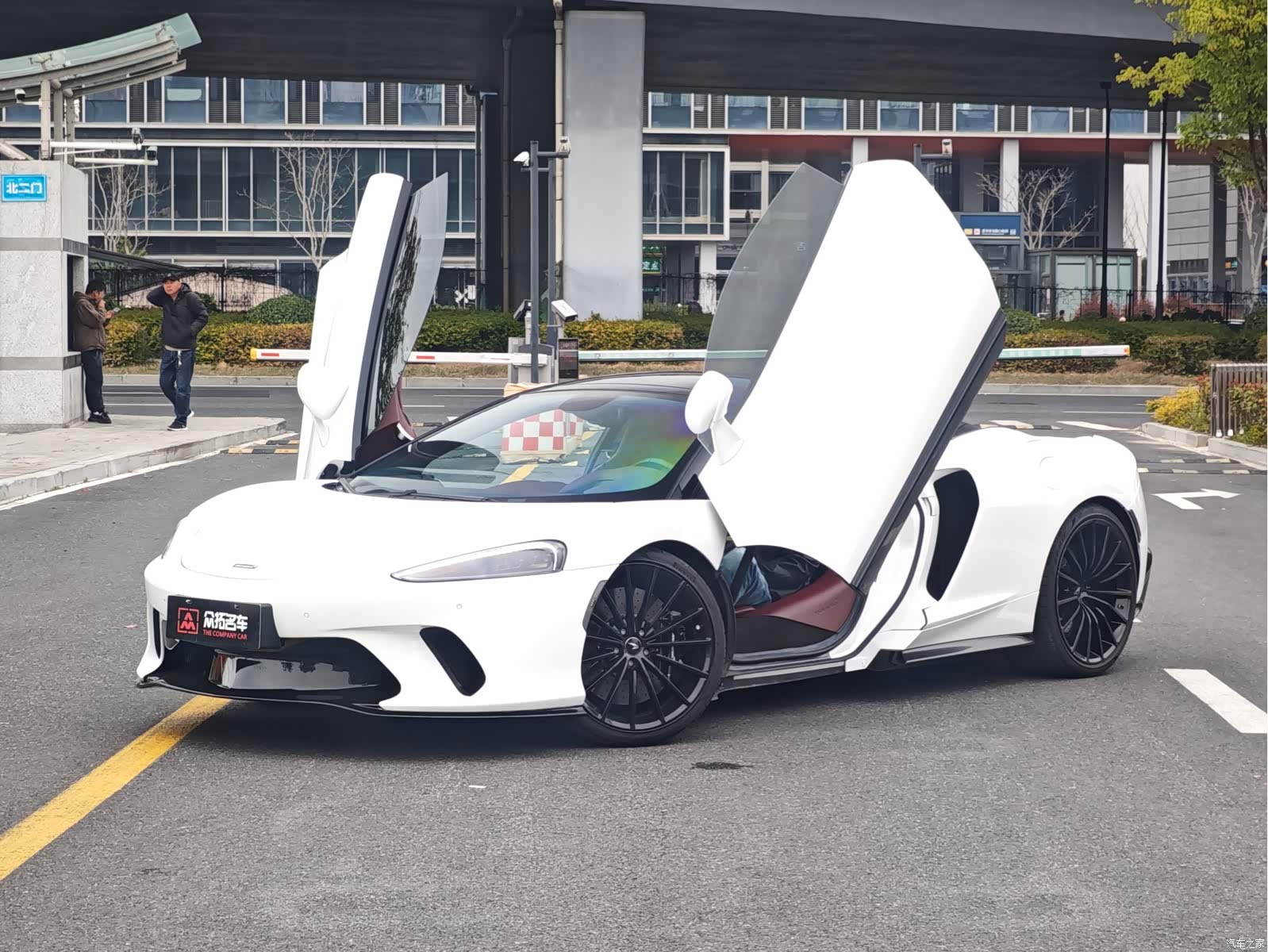 McLaren GT