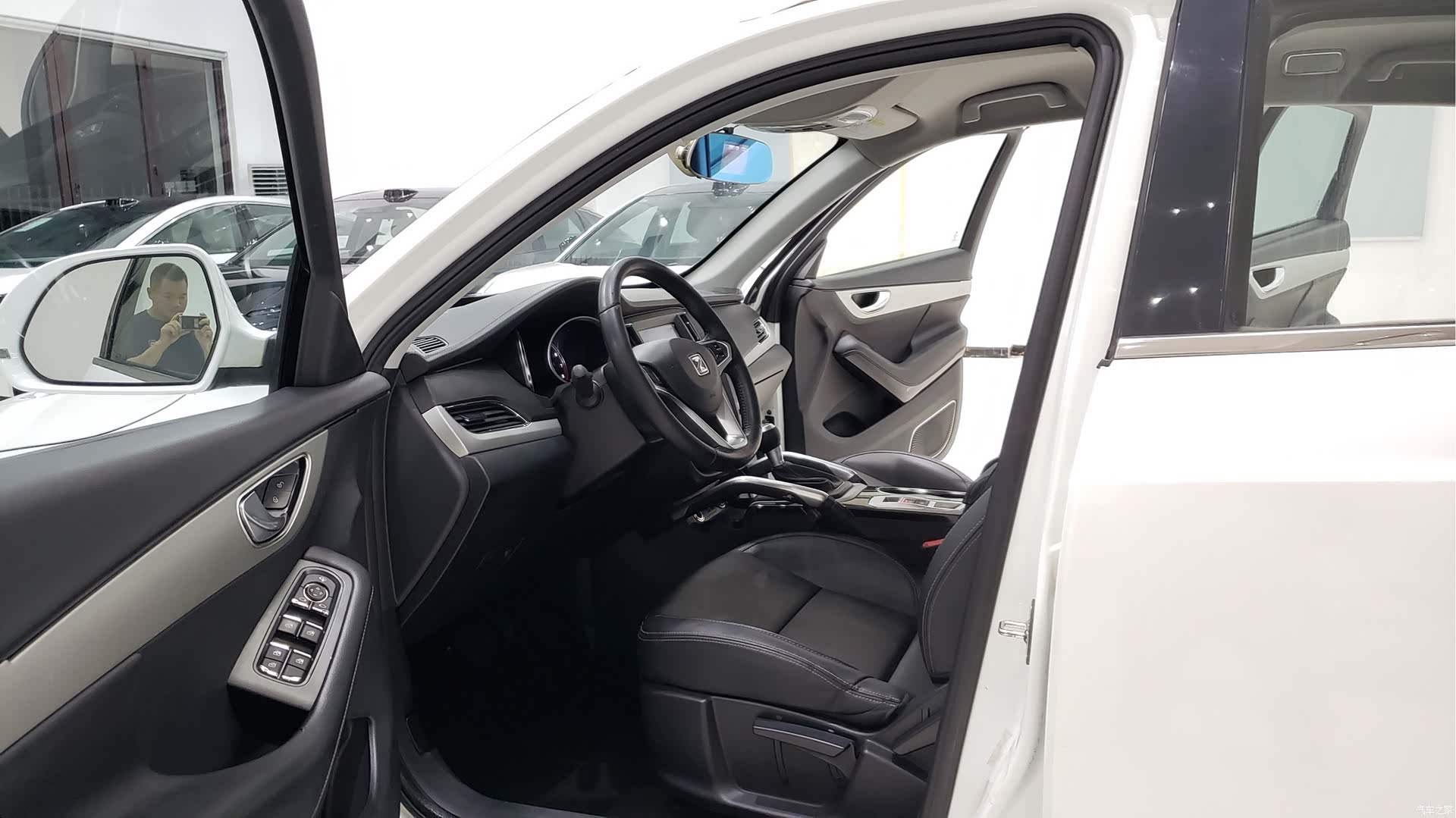 Zotye SR7, 2017 4