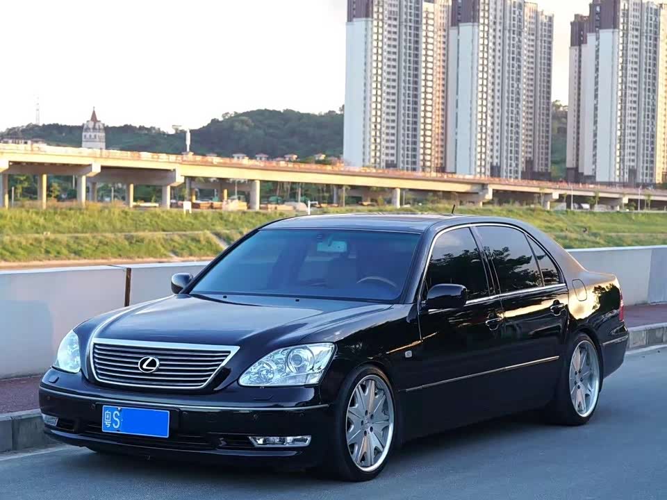 Lexus LS