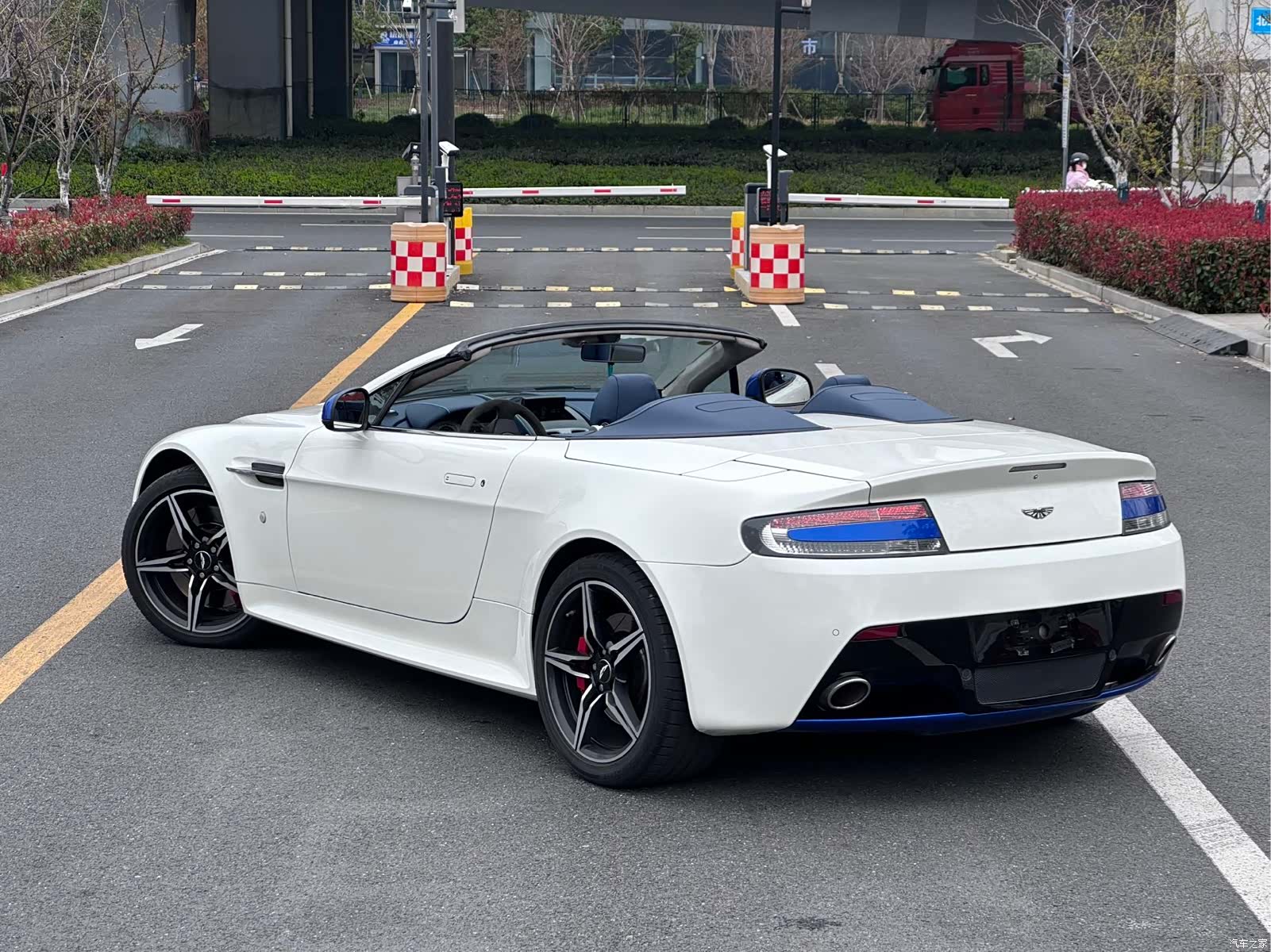 Aston Martin Vantage, 2018 15