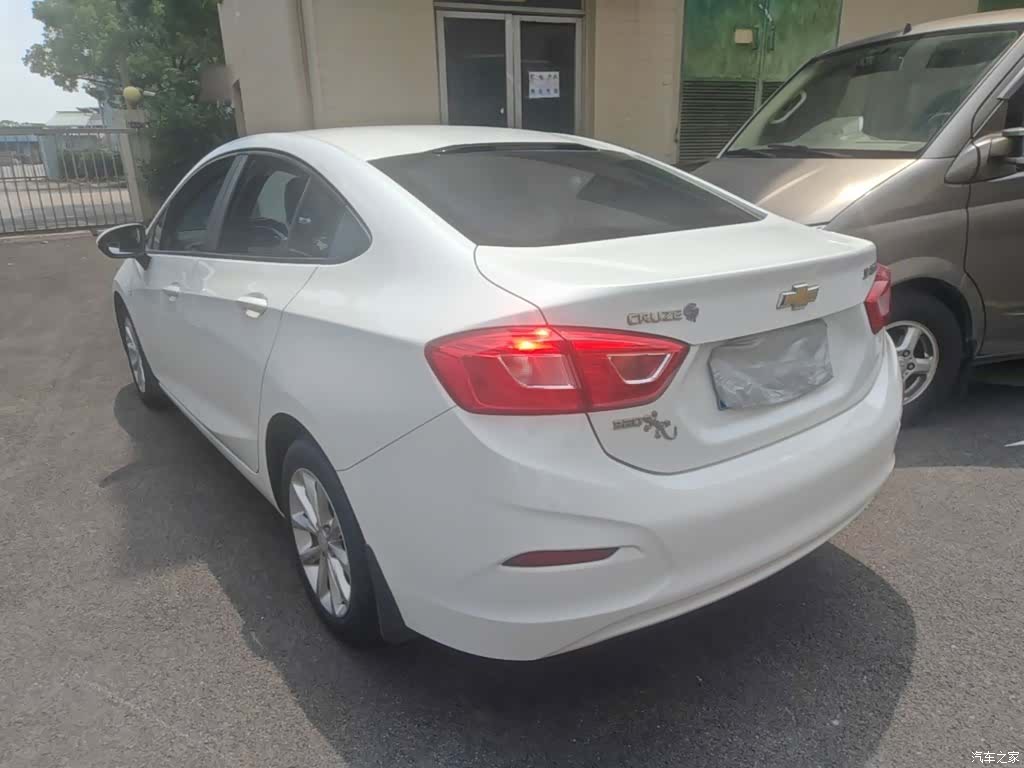 Chevrolet 320, 2017 все фото