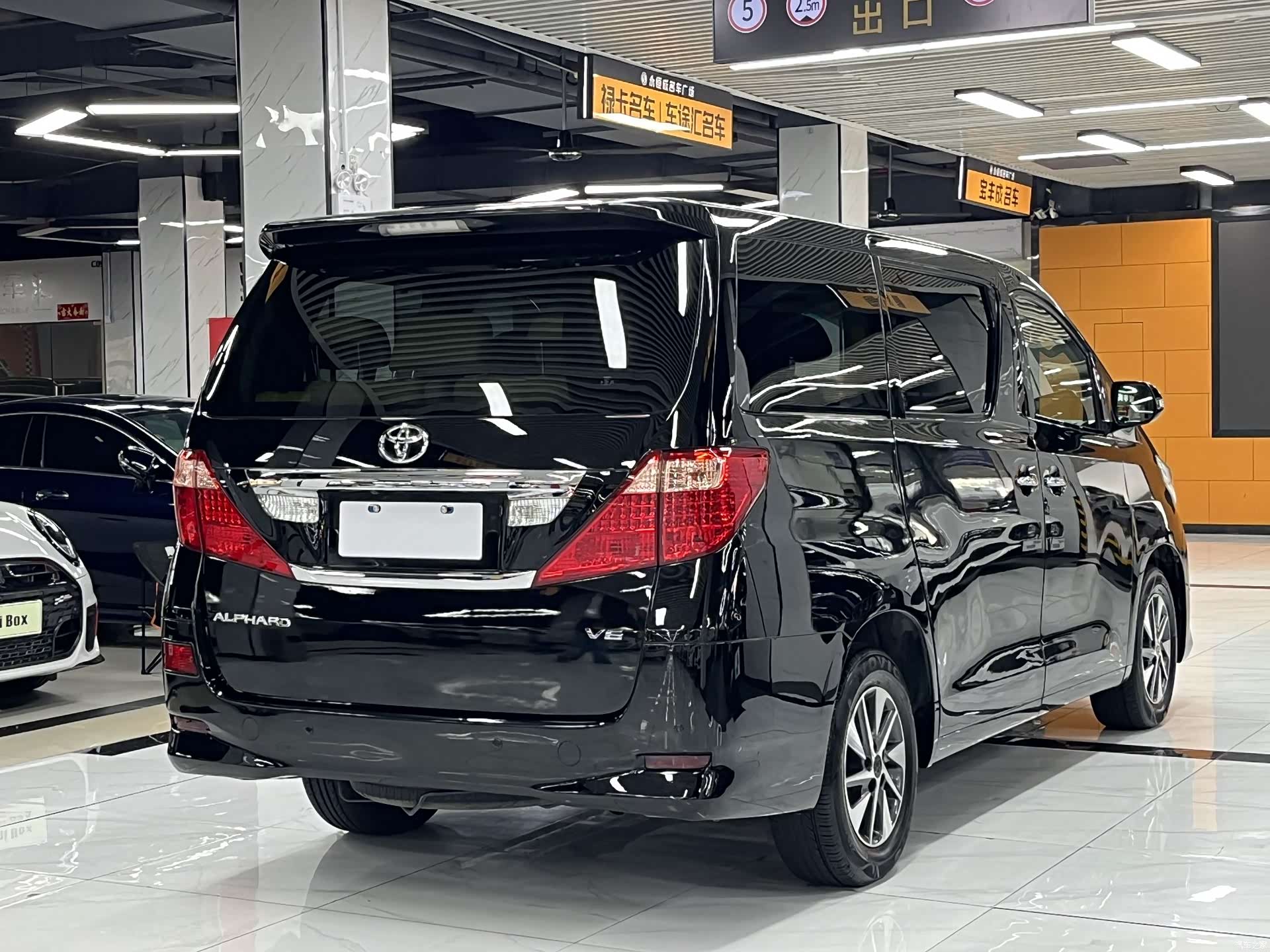 Toyota Alphard, 2011 все фото