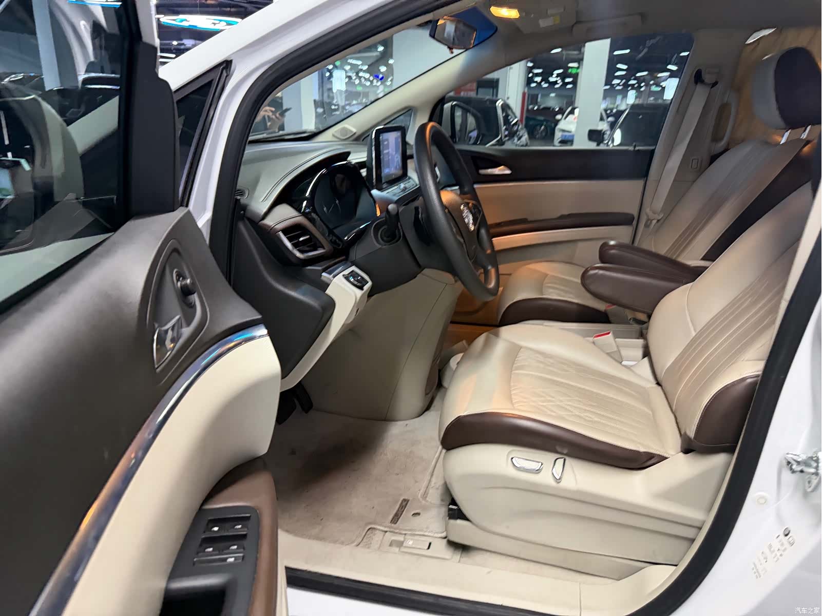 Buick GL8, 2022 7