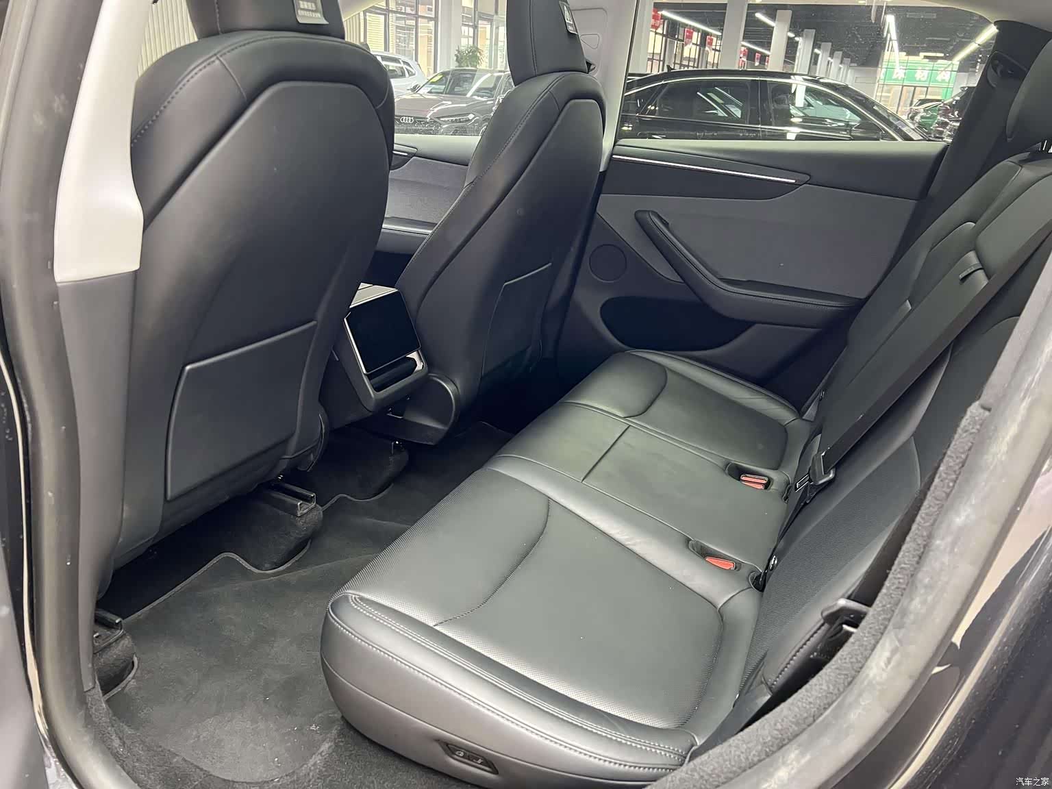 Tesla Model Y, 2025 9