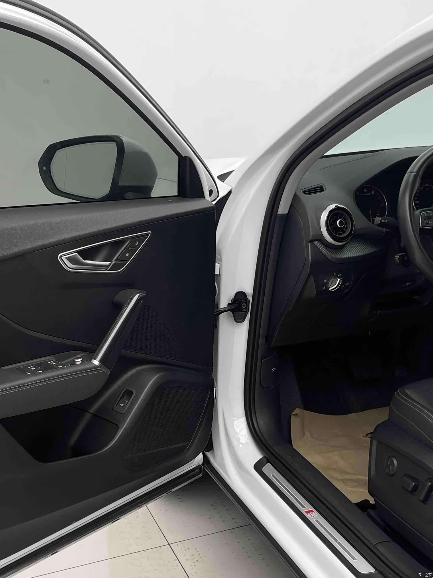 Audi Q2L, 2023 17