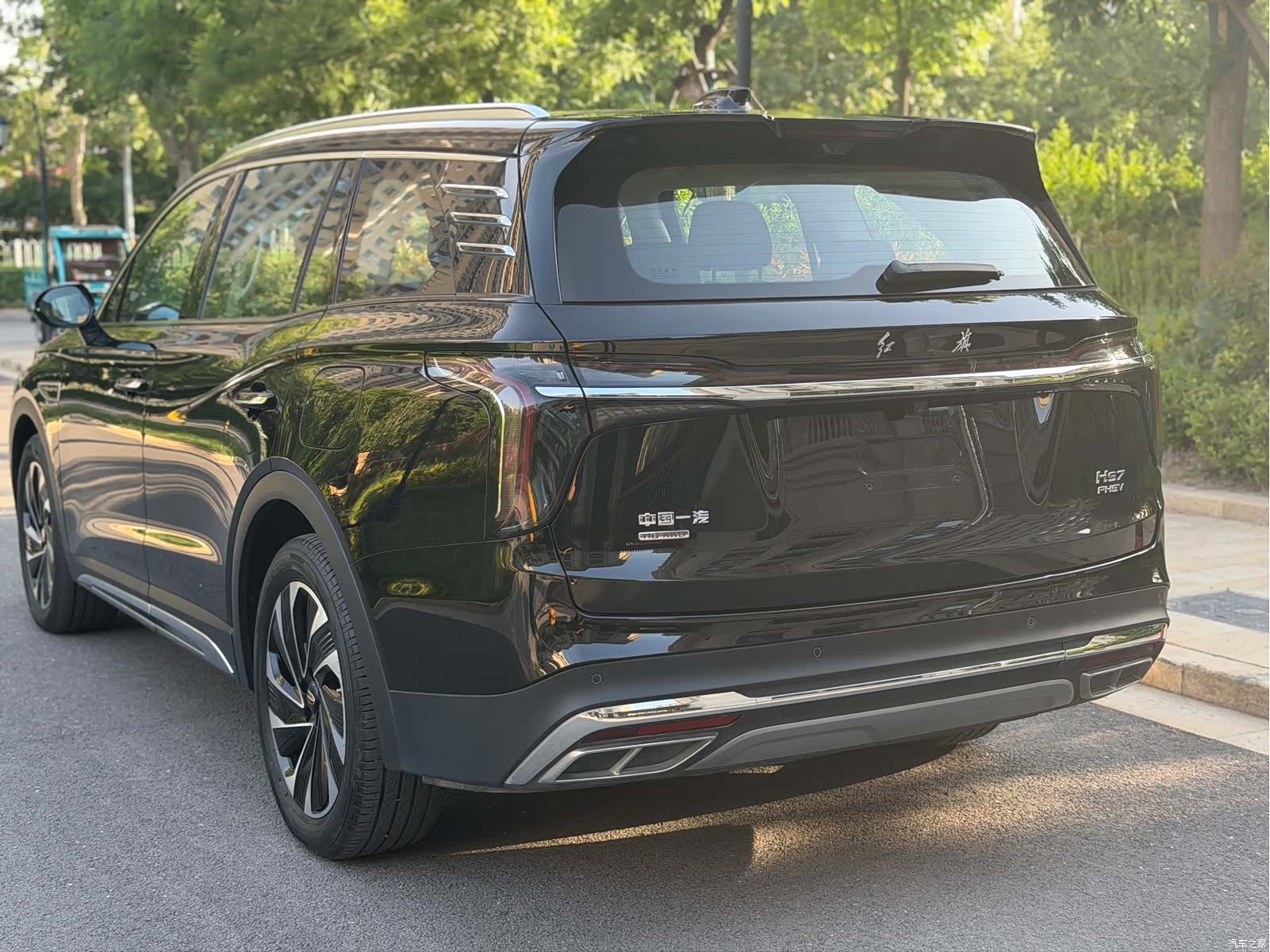 Hongqi HS7, 2024 10