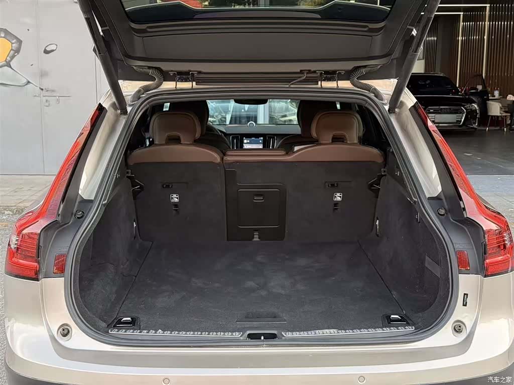 Volvo V90, 2023 4