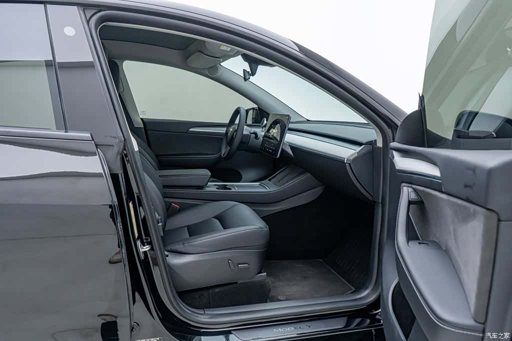 Tesla Model Y, 2024 17