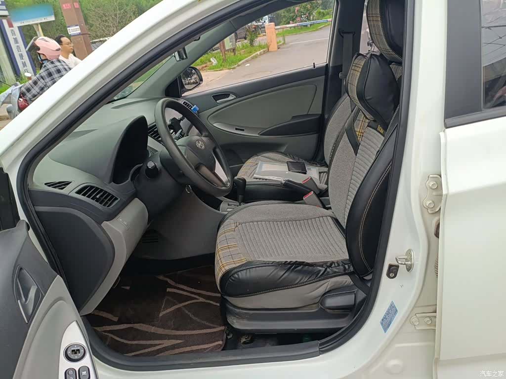 Hyundai GLS, 2016 12