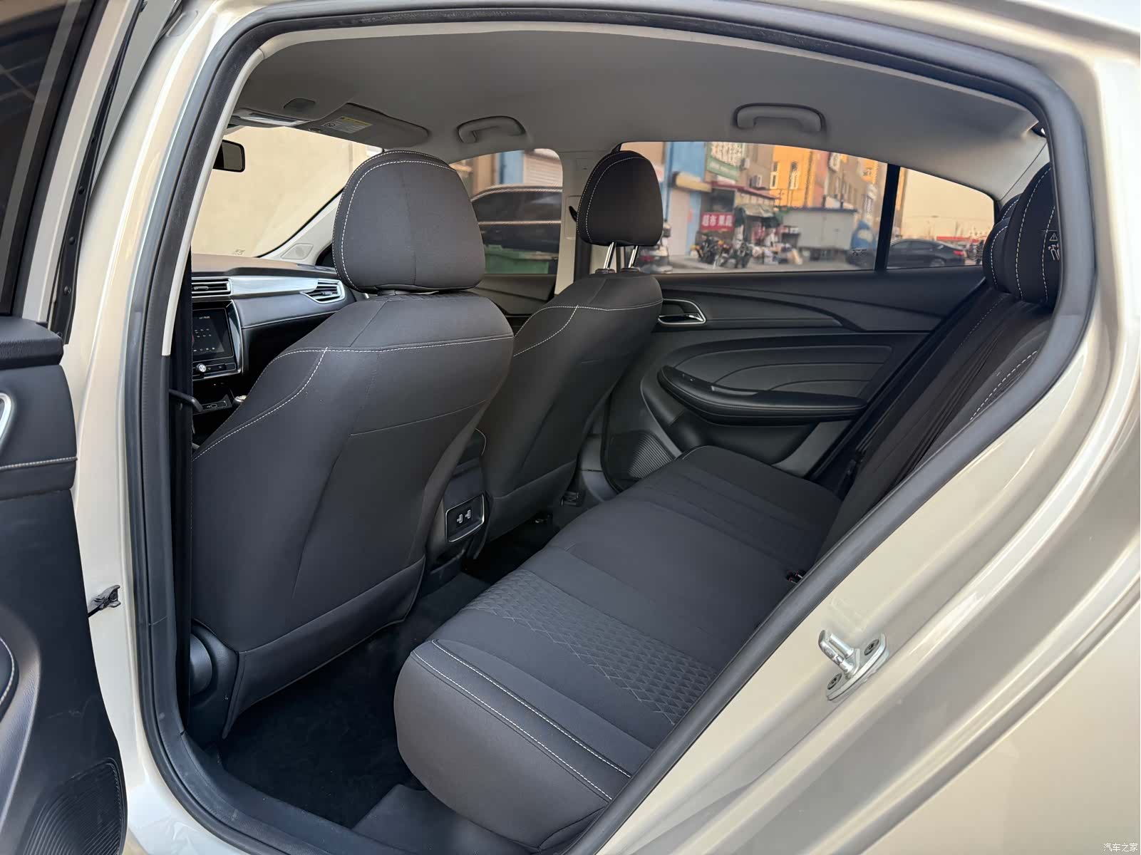 Roewe i5, 2021 9