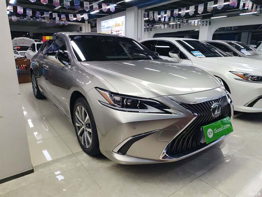 Lexus ES, 2020 4