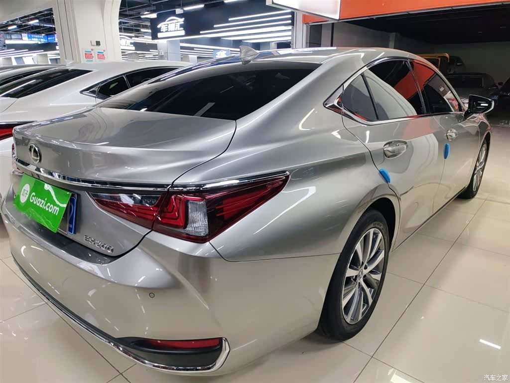 Lexus ES, 2020 7