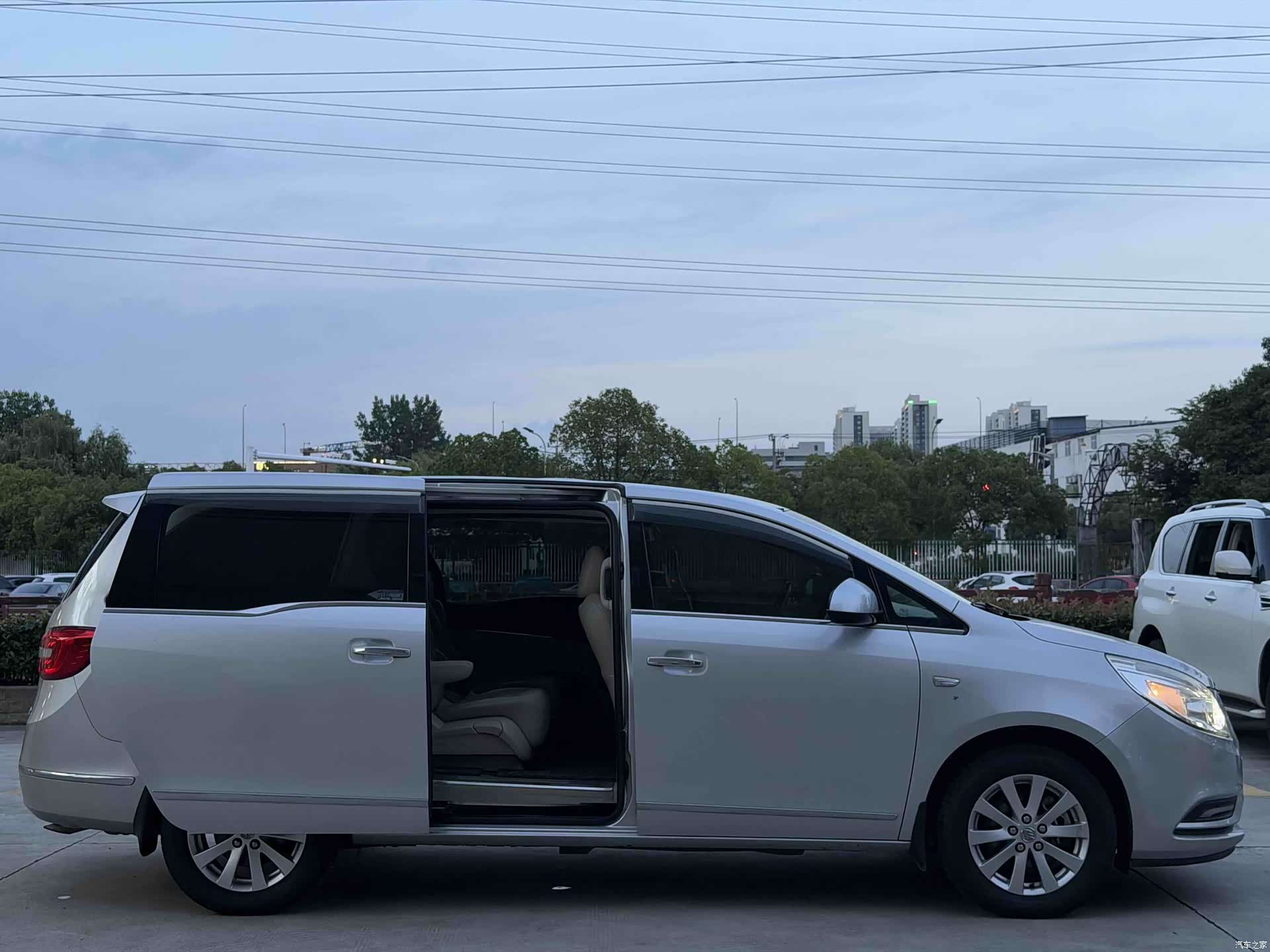 Buick GL8, 2017 8