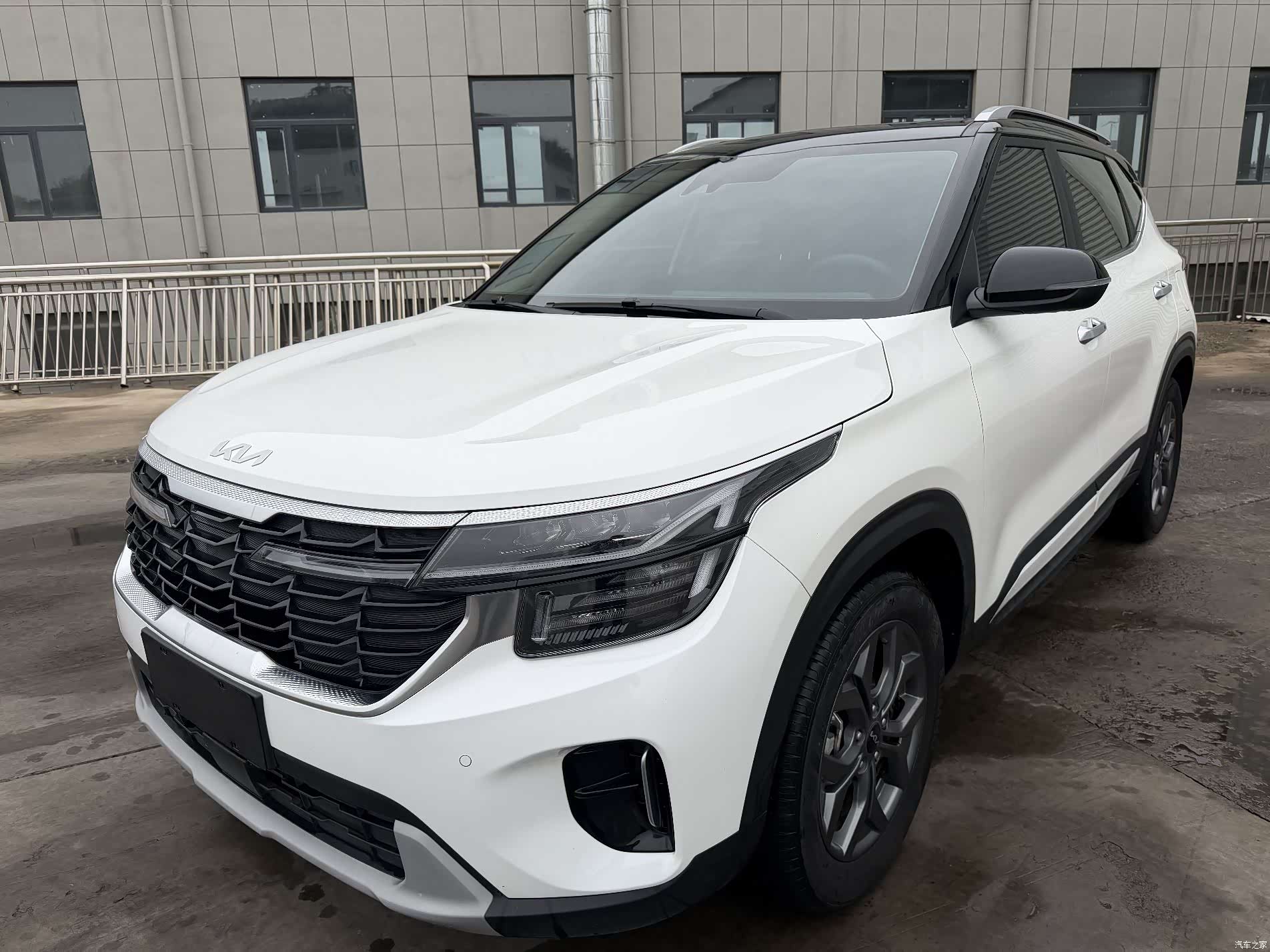 Kia Seltos, 2023 3