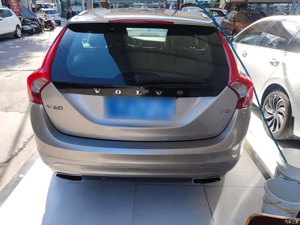 Volvo V60, 2015 4