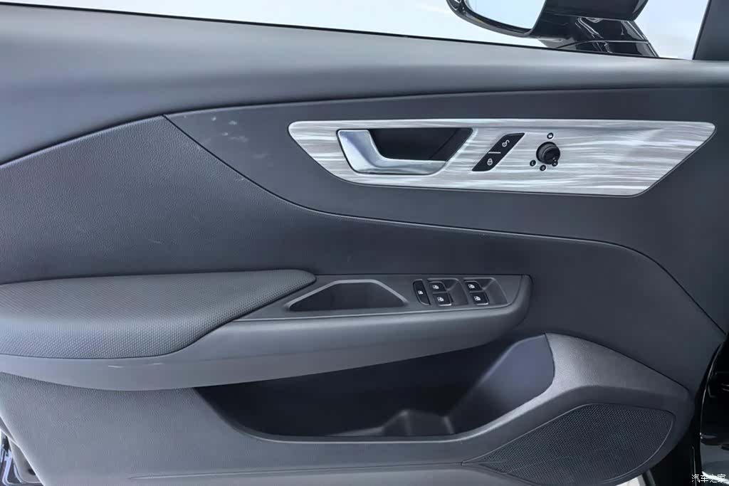 Hongqi QM5, 2025 7