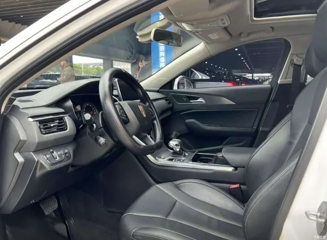 Hongqi H5, 2020 4