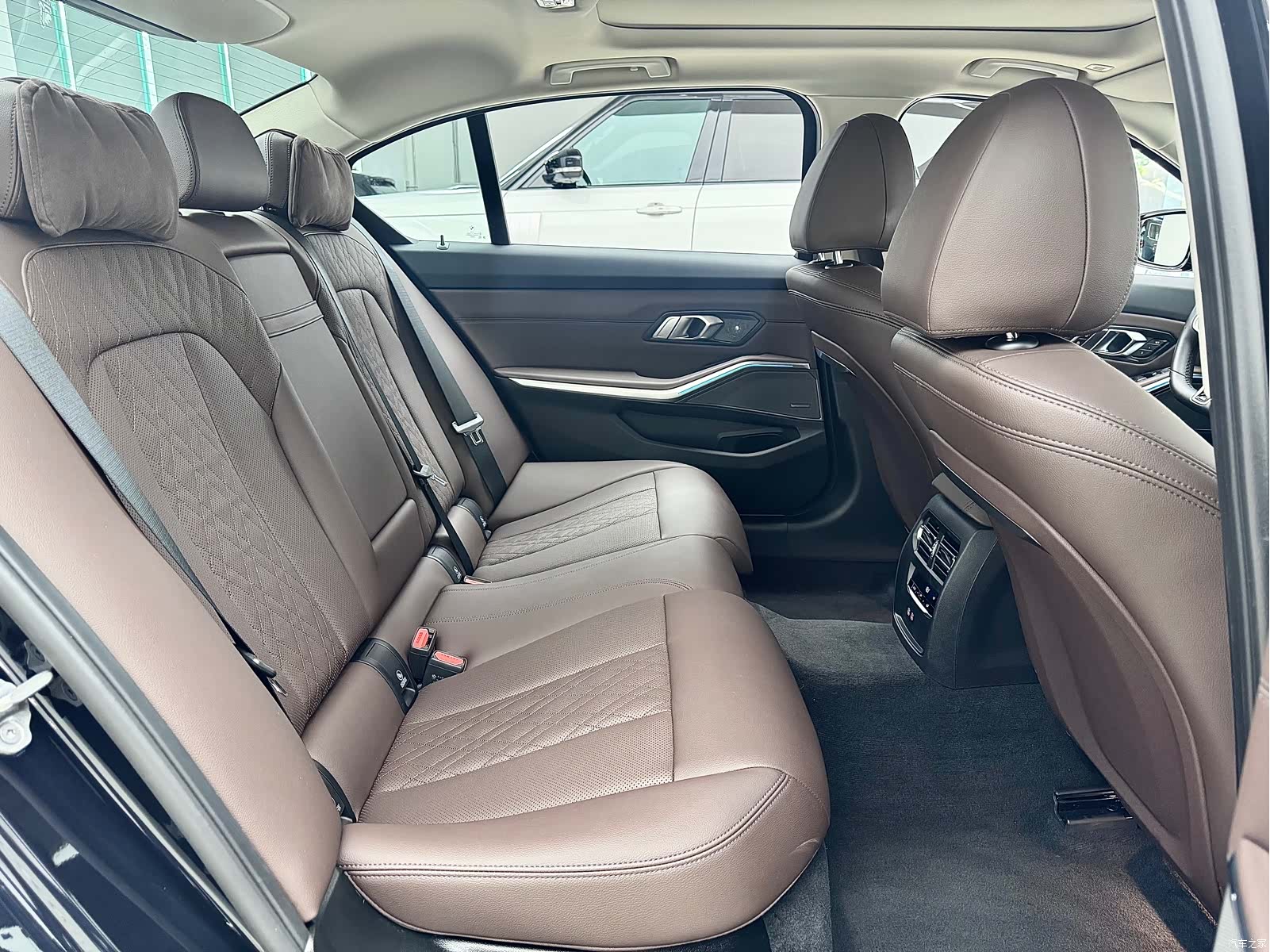 BMW 3 Series, 2025 15