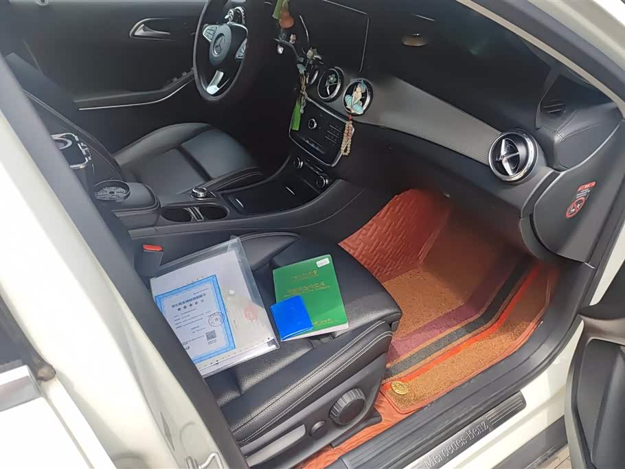 Mercedes-Benz GLA Mercedes-Benz GLA