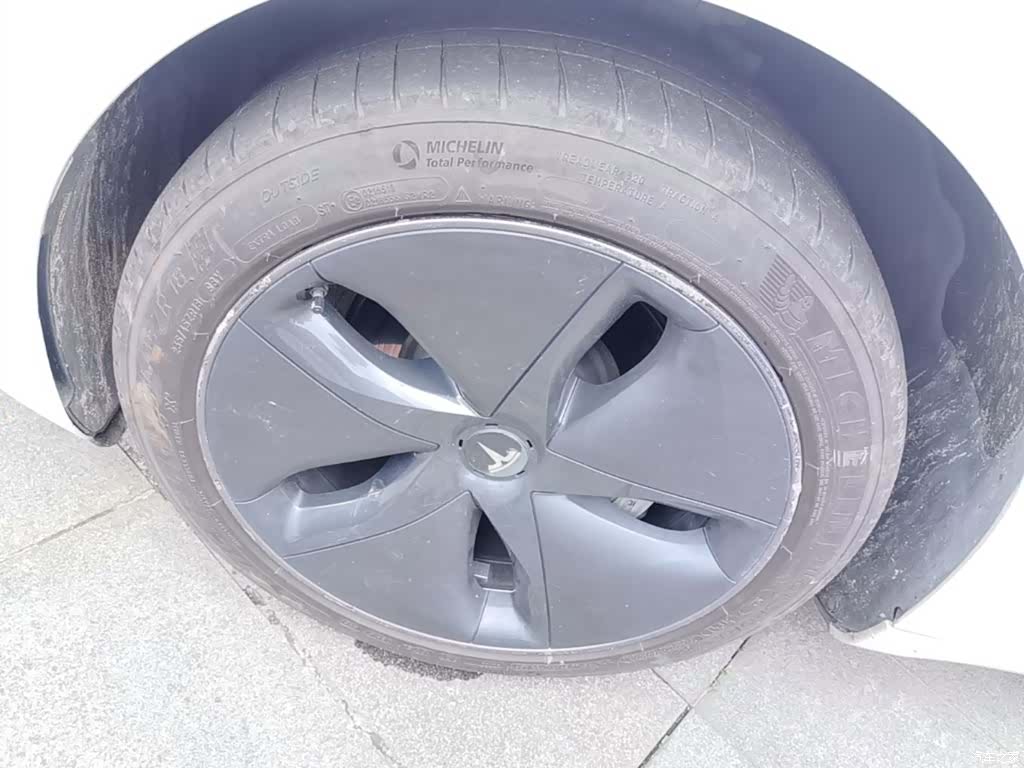 Tesla Model 3, 2020 23