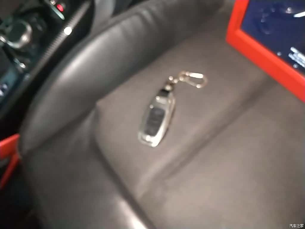 Audi Q2L, 2019 9