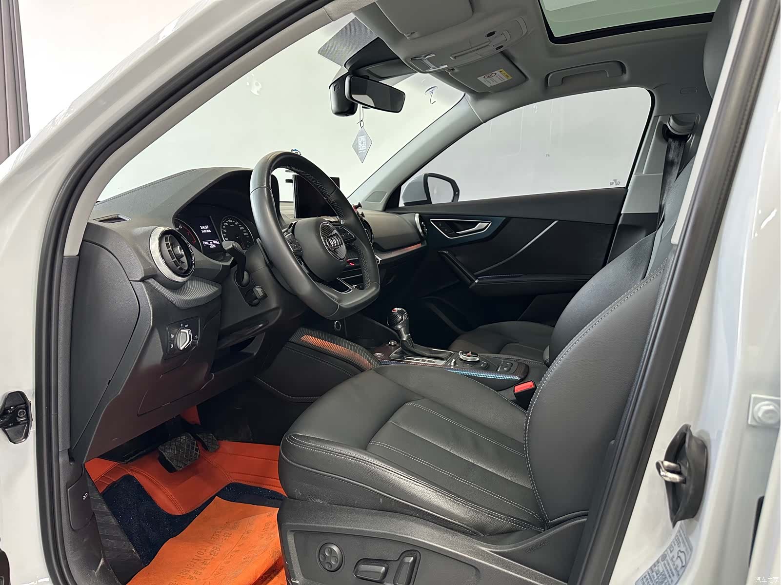 Audi Q2L, 2025 4