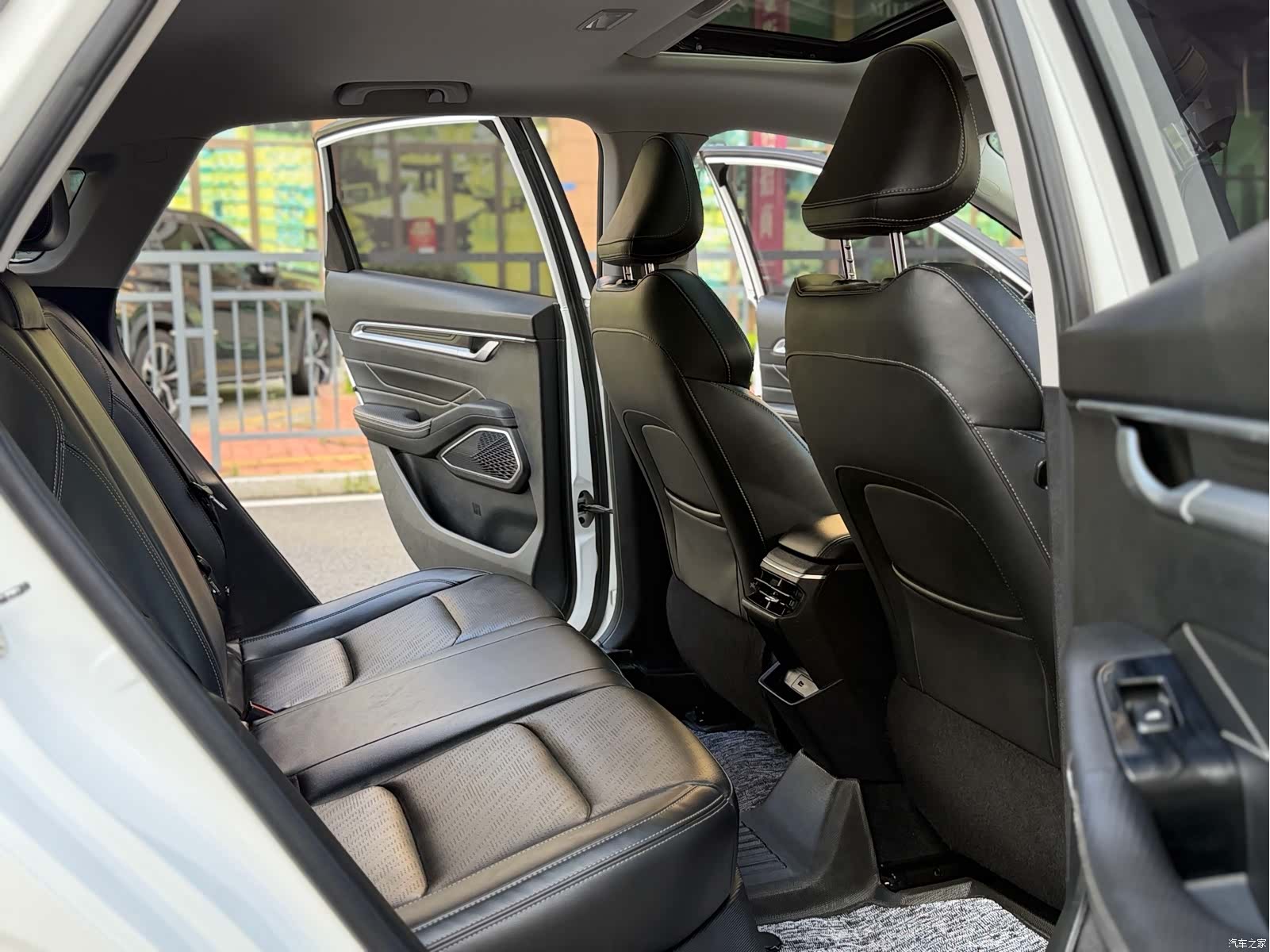 Geely Emgrand, 2022 8