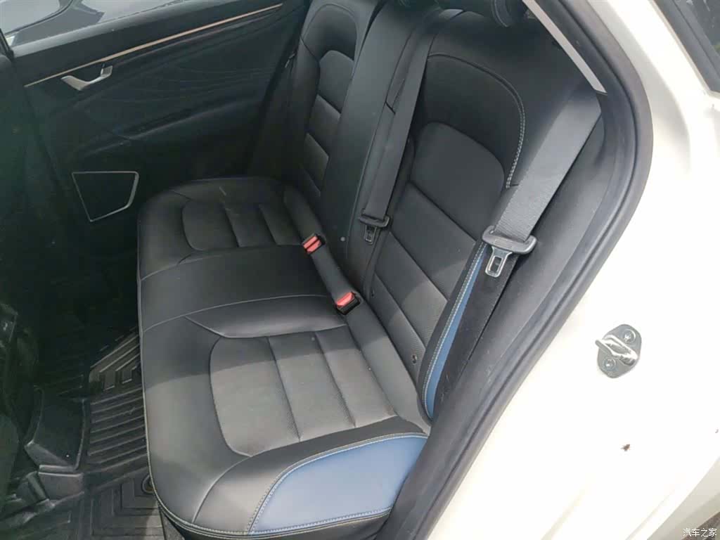Geely Emgrand, 2021 13