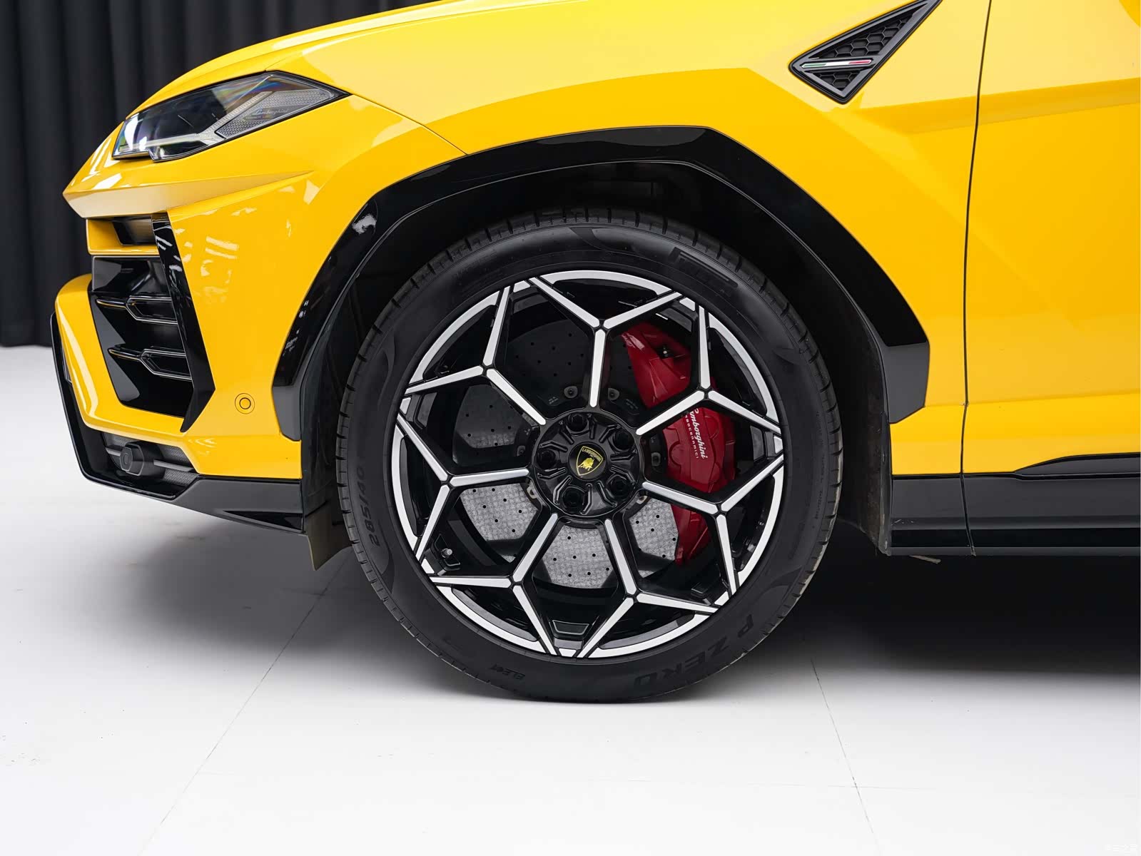 Lamborghini Urus, 2020 все фото
