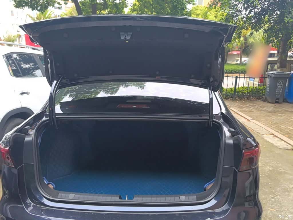 Geely Emgrand, 2023 19