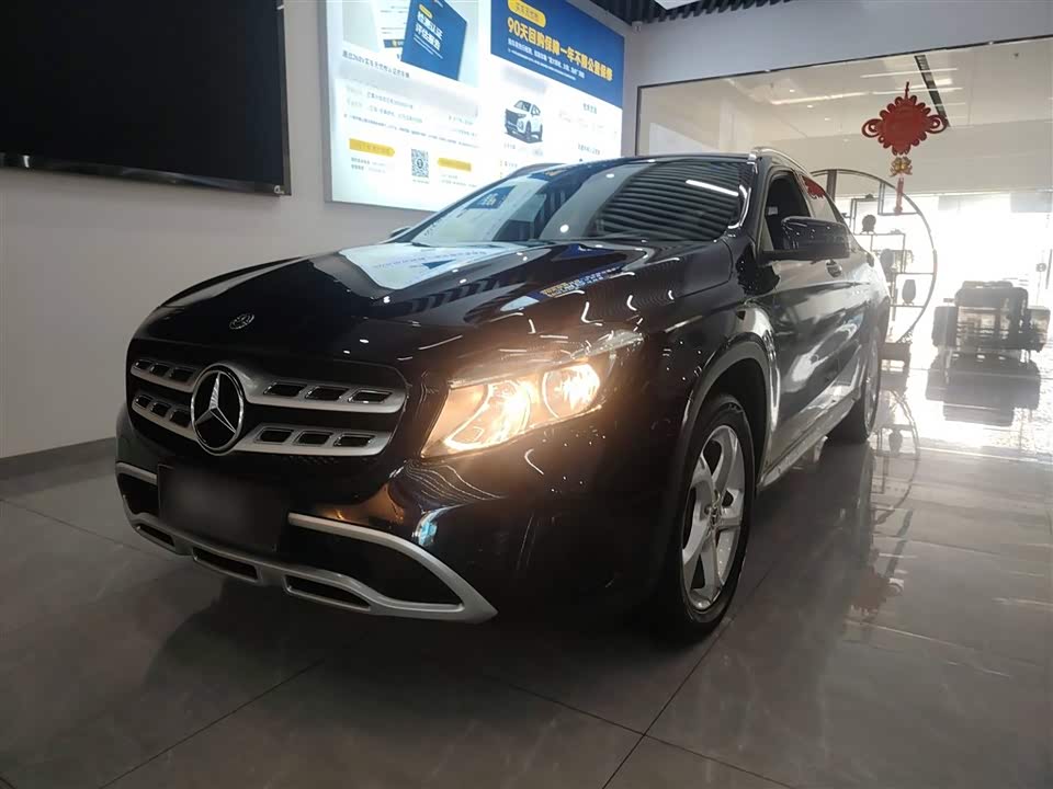Mercedes-Benz GLA Mercedes-Benz GLA