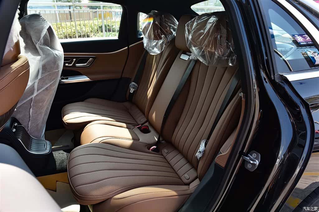 Mercedes-Benz E-Class, 2026 10