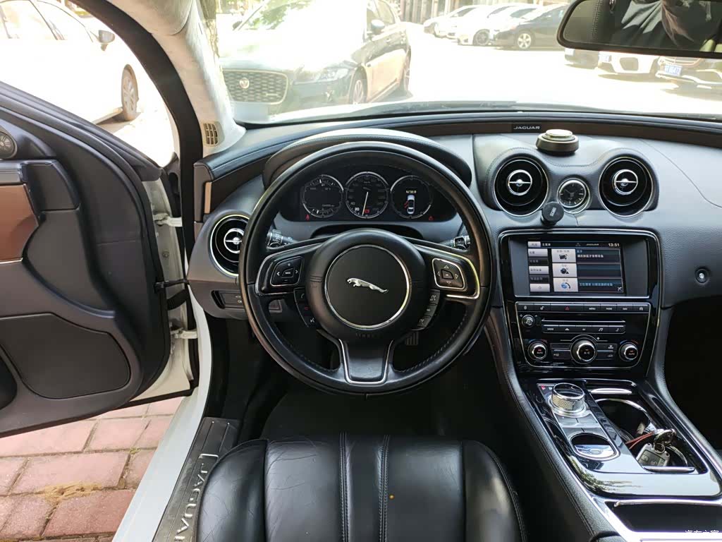 Jaguar XJ, 2016 11